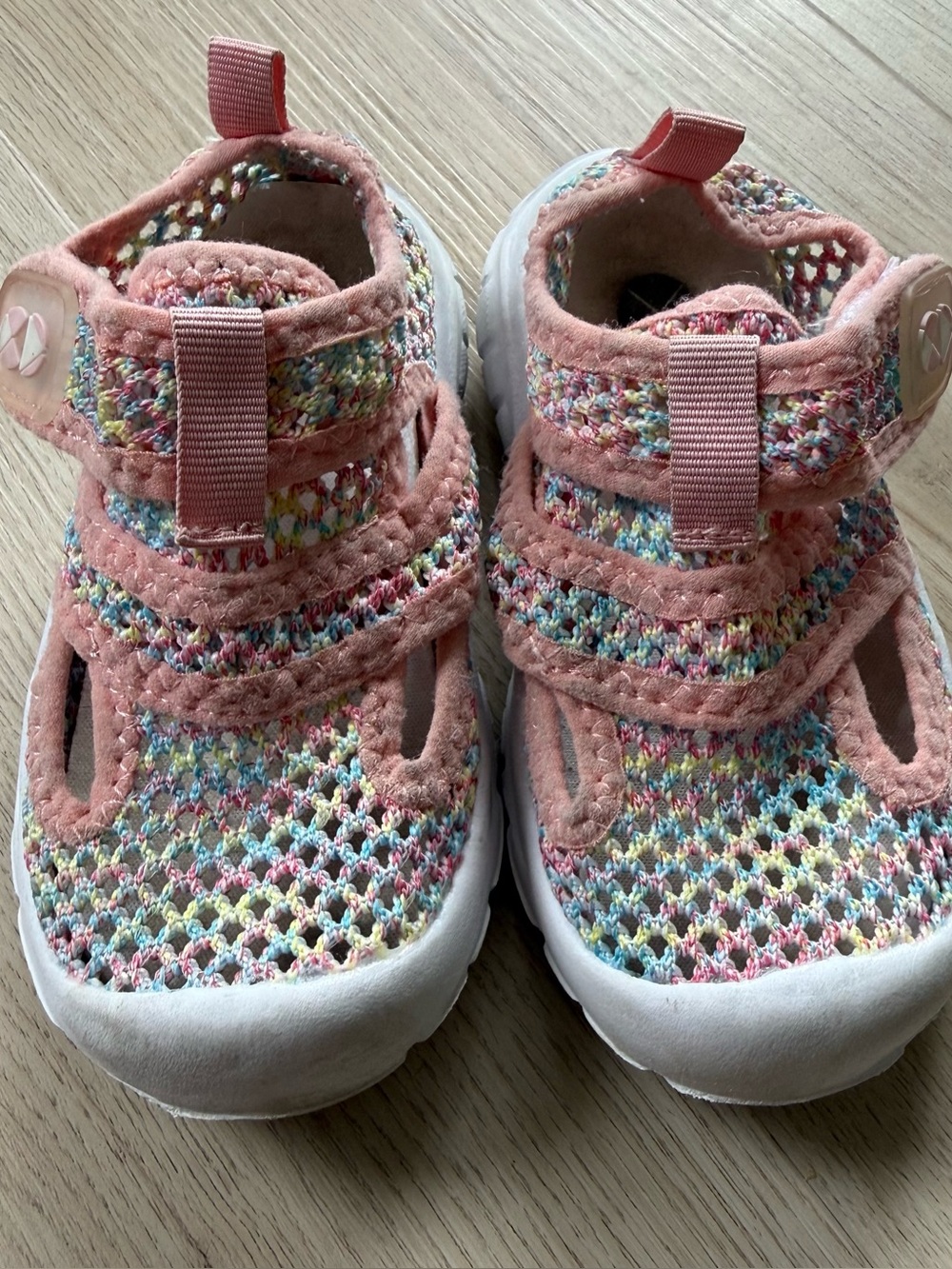 Lightweight velcro shoe